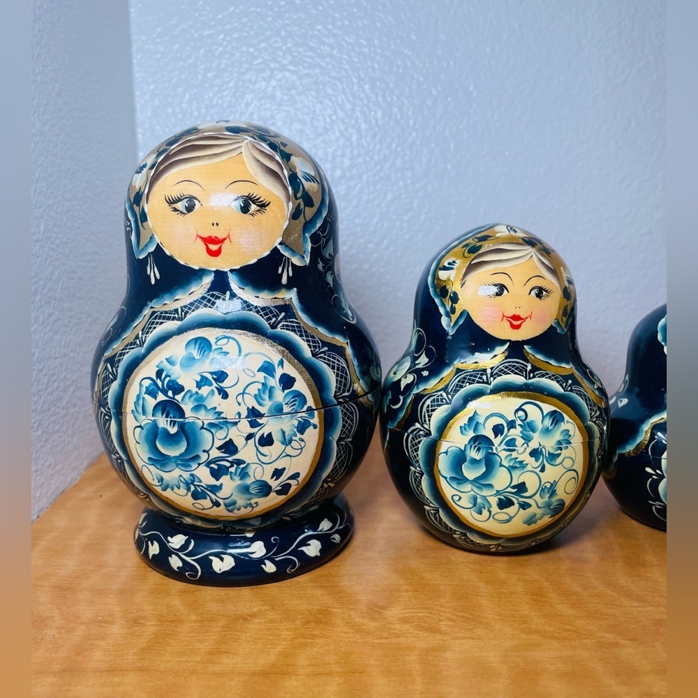 Set of Blue and White Matryoshka Dolls - Picture 8 of 13